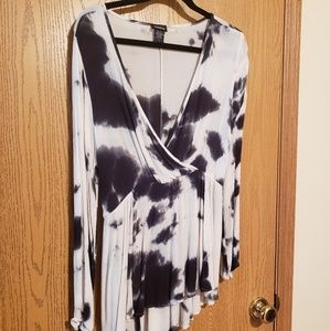 NEW Plus Torrid Size2 Tie-dye Faux-wrap top